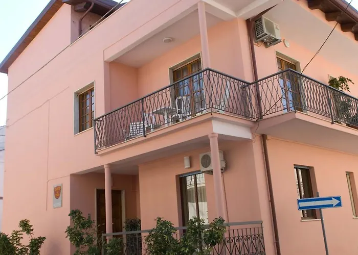 伊尔尼多住宿加早餐酒店 圣多米尼卡